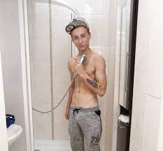 Ten ale přerostl v něco víc a atraktivní zpěvák vojta drahokoupil (22) čerstvě randí s českou miss earth . Vojta Drahokoupil Smrt V Rodine Behem Nataceni Tvare Blesk Cz