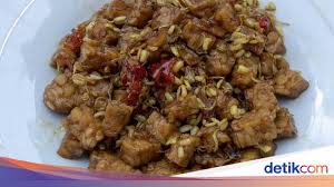 Per 100 gram daging dada ayam mengandung 0 gram serat, 29 gram protein dan 195 kalori. 5 Resep Tempe Rumahan Sederhana Yang Murah Meriah