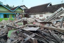 Gempa bumi tektonik dengan magnitudo (m) 5,5 mengguncang kabupaten malang, jawa timur, minggu (11/04/2021) sekitar pukul 06:54 wib. Populer Sains Gempa Susulan Malang Kemarin Pagi Alasan Gorila Menepuk Dada Halaman All Kompas Com