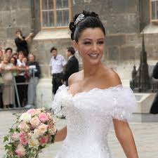 Feb 14, 2019 · vanessa mai und ihr andreas heiraten ein zweites mal. Verona Pooths Hochzeit So Schon Sah Sie Im Kleid Aus