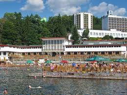 Localizare:hotelul lacul ursu este situat in statiunea sovata, la 600m de singurul lac helioterm din europa, caruia ii poarta numele. 4anpvyhai5ochm