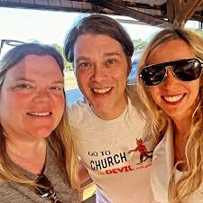 Hey @bradshaw_bruins_class_of_1994, look who I found at the farmers market!