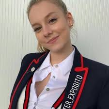 Ester expósito was born on january 26, 2000 in madrid, spain. Ester Exposito Clothes Outfits Brands Style And Looks Spotern
