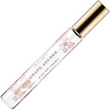 0.67 oz/ 20 ml eau de toilette spray. Marc Jacobs Daisy Eau So Fresh Perfume Rollerball 0 33oz 10ml Travel Size See This Great Image This Rollerball Perfume Fresh Perfume Daisy Eau So Fresh