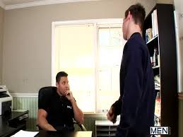 Porno cu politisti ce fut niste infractoare bune de sex. Tanar Pasiv Futut De Un Agent De Politie