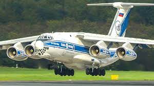 What an incredible experience to fly, let alone photograph to closely. Ilyushin Il 76 Landing Departure The Vodka Burner 4k Youtube