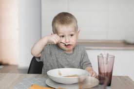 Mengutip situs firstcry parenting, bayam adalah salah satu sayuran berdaun hijau yang sangat kaya. Moms Bingung Cari Menu Mpasi Untuk Bayi 12 Bulan Yang Kaya Akan Nutrisi Yuk Coba Sup Ayam Dengan Wortel Brokoli Yang Simple Semua Halaman Nakita