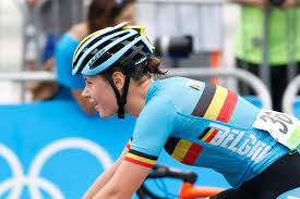 Elle court à la fois sur route et sur piste. Lotte Kopecky Team Belgium