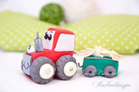 Wie bei der klasse l darf man bei der klasse t auch mit 16 jahren den führerschein machen. Kleiner Roter Traktor Fondant Cake Topper Tutorial