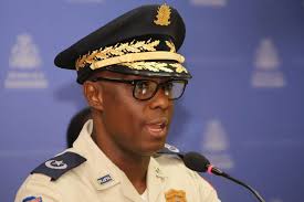 Placé en isolement pour complicité, l'inspecteur Carl Henri Boucher dit  être pris dans un piège