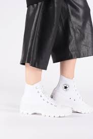 A lugged outsole brings a bit of height and bold personality to the next adventure. Converse Chuck Taylor All Star Lugged Basic Canvas Hi Weiss Sneaker Bei Sarenza De 409425