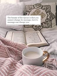 De Koran Is Een Heilige Boek In De Islam Volgens De Islamitische Traditie Zijn De Woorden In De Arabisc Ramadan Quotes Islamic Quotes Beautiful Islamic Quotes