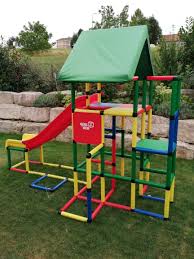Quadro Hochhaus Mit Rutsche Ein Riesen Spass Fur Klein Und Gross In 2019 Quadro Klettergerust Spielplatz Und Haus Ideen