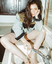 Emma Kenney Sexy – Telegraph