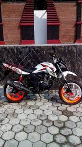 Kita bakalan review sebuah unit verza yang telah di modifikasi supermoto. Modif Verza Iron Black By Wahyu Jenggot