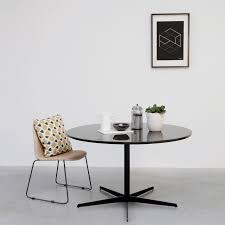 de eetkamerstoel in skin leder zit uiterst comfortabel en is een van onze populaire items door zijn tijdloze uitstr ronde eettafel marmeren eettafels eettafel