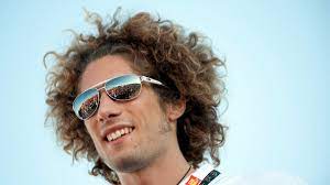 Vor dupasquier waren der spanier luis salom im jahr 2016 und der italiener marco simoncelli 2011 nach. Motorrad Weltmeister Marco Simoncelli Tod In Der Zweiten Runde Sport Sz De
