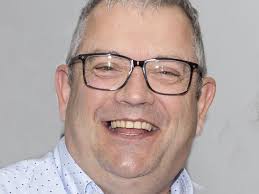 Businessman thanks men who saved family's life after being swept out to sea  by rip current. Read more: https://tinyurl.com/zme44jd6