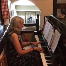 Isabel Morrison (@Bellamontmartre)