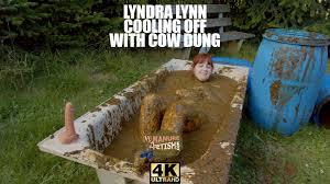 Lyndra Lynn Cooling Off With Cow Dung Ultra HD - ManureFetish -