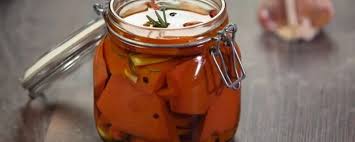 Non aprendola, si conserva parecchio da sola, quando è aperta pellicola e frigo, oppure si può congelare per averla a disposizione per un minestrone, per esempio. Come Preparare La Zucca Sott Olio Olio Cristofaro