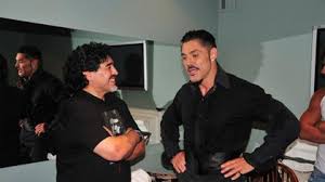 Ricardo aníbal fort campa (5 noviembre 1968 a 25 noviembre 2013) fue un argentino de la alta sociedad , empresario y televisión. Only A Meeting And A Watch For 70 000 The Story Behind The Viral Photo Of Diego Maradona And Ricardo Fort