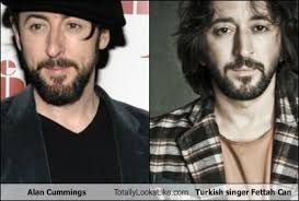 12 ekim 1975 doğumlu fettah can besteci ve söz yazarlığının yanı sıra yorumu ile 2010 senesinde hazine adlı albümü piyasaya sürmüş ve tamamen çocukluk yıllarının büyük bir bölümünü i̇negöl'de geçiren fettah can aslen bursa karacabey'de dünyaya gelmiştir. Totally Looks Like Fettah Can Cheezburger