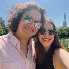 Cari Mclaughlin's Instagram, Twitter & Facebook