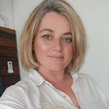 Куратор и историк искусства. Мне кажется, искусство