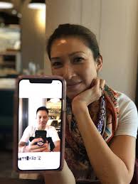 我拍她，她拍我的3D照片。你們有拍嗎？Me taking a 3D pic of 李詠嫻Jackie Lee while she's taking  one of me. Have you played with this function yet?