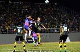 Olahraga yang sangat digemari di seluruh dunia ini dimainkan pada lapangan terbuka. Perak Mara Suku Akhir