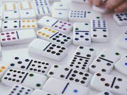 Las damas son uno de los juegos de mesa más tradicionales. 15 Opciones De Juegos De Mesa Para Divertirte En Familia Donde Ir