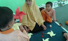 (1) sentra balok (1) sentra cooking (3) sentra eksplorasi (6) sentra ibadah/agama (2) sentra kebun (1) sentra seni dan kreatifitas (11) sentra seni dan olah tubuh (4) tema air, api dan udara (1). Galeri Tk It Al Hikmah Malang