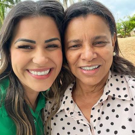 Hoje é o dia dessa mulher maravilhosa, minha mãe adotiva! @ezenete.rodrigues  ♥️ Mãe feliz aniversário, que dia especial, desejo que a senhora tenha um  dia abençoado, que Jesus realize todos os seus