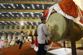 Kamis, 6 mei 2021 16:48. Idul Fitri 2021 Yuk Simak Tata Cara Lafal Dan Arti Takbir Malam Idul Fitri Serta Waktu Mengumandangkannya Banyak Yang Belum Tahu Loh