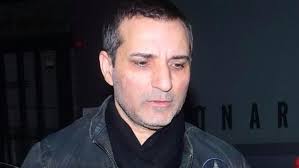 Yüreğime sorsalar seni yanar kavrulurum.şu bedenim kor ateş rüzgar olur savrulurum.uçuşur küllerim saçına taç olurum.ne olursun dokunma öyle kalayım.sevgilil. Sevgilime Sarkiyor Zannettim Rafet El Roman Tehdit Mesajlarindan Sonra Savciliga Kostu Magazin Haberleri