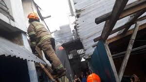 Nonton online di vidio bangkai pesawat terlihat berada di antara pegunungan jila dan pegunungan puncal ilaga papua. Kebakaran Landa Rumah Warga Di Jalan Pagarsih Kota Bandung Akses Sempit Persulit Pemadam Tribunnews Com Mobile