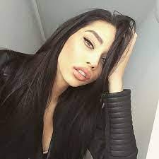 Adriane Bellard's Instagram, Twitter & Facebook