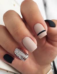 Si tienes el tono de piel morena y estas en duda qué color de uñas te queda. Unas Para Piel Morena