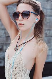 Imagens de Loira de óculos de sol sem royalties