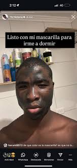 La verdad no sé si tengo seguidores o haters , primero subí una foto  diciendo que me iba a poner mi mascarilla de carbón para irme a dormir ,  luego me empezaron