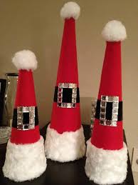 Pour faire le tronc de l'arbre, formez deux tubes en vous servant du corps d'une bouteille. Une Selection De 37 Decorations De Noel A Realiser Avec Les Enfants Mieux Vivre Autrement