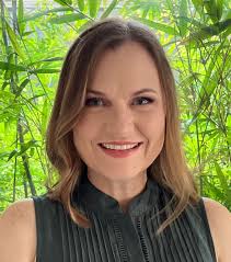 Donna Bayliss's Instagram, Twitter & Facebook