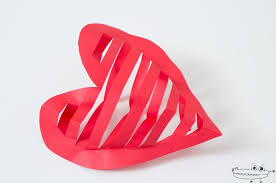 Lo ideal es que estas letras tengan algunos firuletes o una vez que hayas cortado las letras, dejalas a un lado. Adorno De Corazon Para San Valentin Manualidades Infantiles