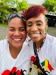 Coffee shops with seating for a group of about 8?