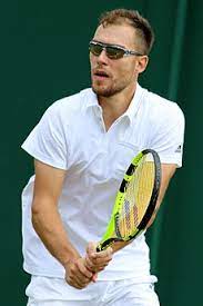 Jerzy janowicz przyznał po meczu, że oszalał, kiedy w trakcie pierwszego seta ostro skrytykował sędzię, która jego zdaniem nie zauważyła ewidentnie autowej piłki po zagraniu rywala. Jerzy Janowicz Wikipedia