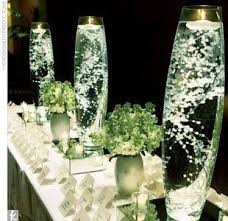 Localiza ya la floristería más cercana, con su información de precios y todos sus servicios, desde centros de mesa, flores para iglesia, ramos de novia y bouquets a todo tipo de arreglos florales para bodas y celebraciones en murcia. Arreglos Florales Para Boda Con Baby S Breath Encantadores
