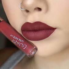 матовый блеск для губ Revlon Ultra Hd Matte Lipcolor Colourpop Rooch Disponible Sur Www Nanasecretbox Com Predmety Makiyazha Poddelki Aptechnogo Makiyazha Idei Makiyazha