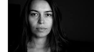 Escritora Rafaela Rodrigues nas celebrações do Dia Mundial do Bordado —  DNOTICIAS.PT