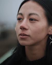 Yamaha saxophone artist, educator and repairer Erin Royer takes some time  to let us know her first impressions of this brand new instrument the  Yamaha YDS-150 Digital Saxophone from the moment it